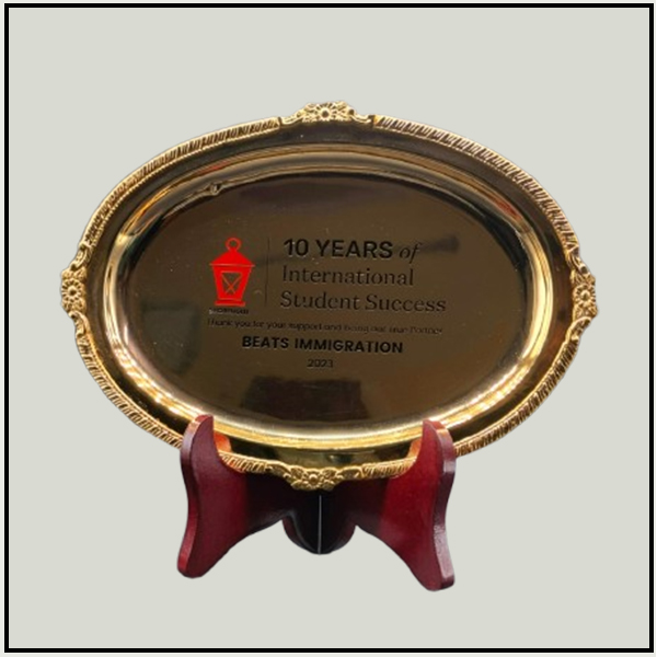 Golden Oval Plate Stand